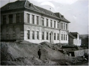 Historická fotografie školy